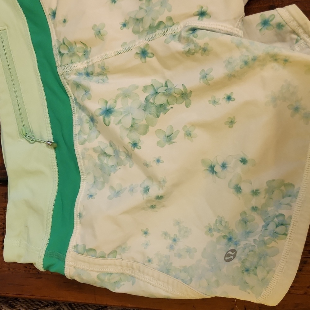 Lululemon Groovy Run Short Size 4 Frangipani Very… - image 3